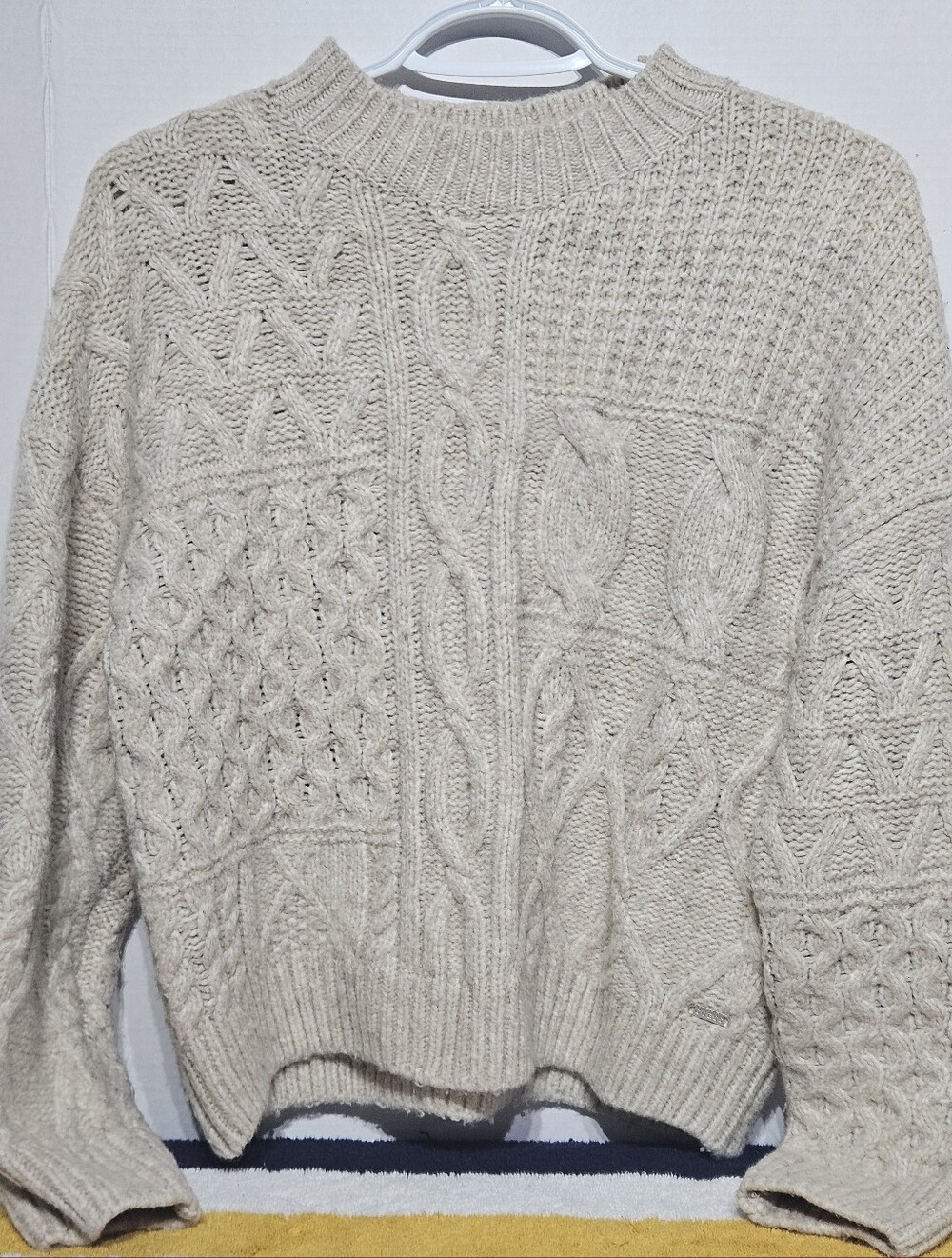 GUESS Cream Cable Knit Sweater Size XS Wool Blend
